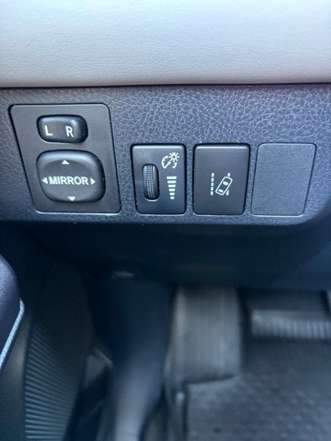 Used 2018 Toyota RAV4 XLE w/ Plus Extra Value Package AWD/4WD image 29