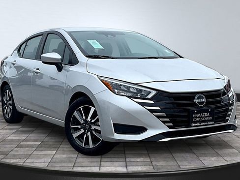 Used 2025 Nissan Versa SV FWD image 4
