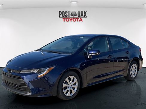 Used 2025 Toyota Corolla LE image 3