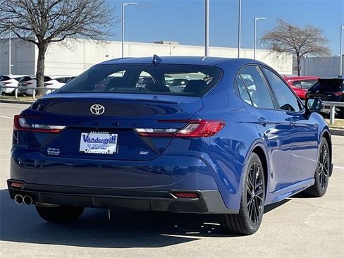 Used 2025 Toyota Camry SE image 4