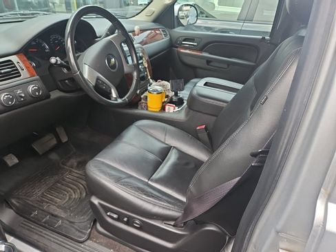 Used 2014 Chevrolet Tahoe LT w/ Luxury Package AWD/4WD image 4