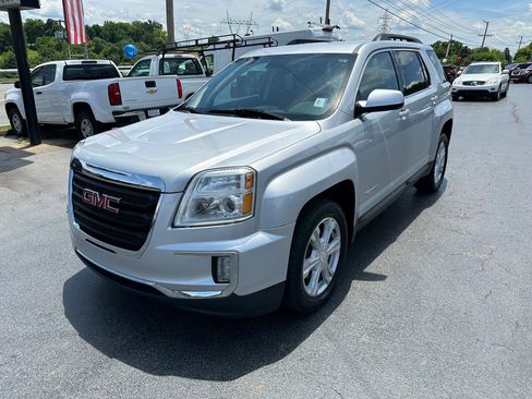Used 2017 GMC Terrain SLE w/ Driver Alert Package I FWD image 8
