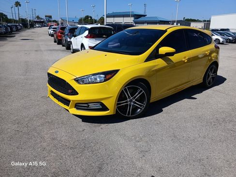 Used 2018 Ford Focus ST FWD image 2
