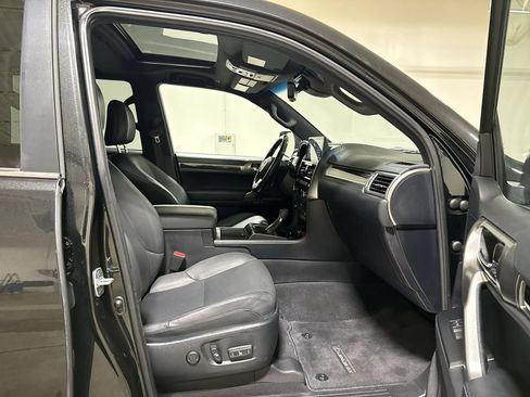 Used 2023 Lexus GX 460 Luxury w/ Sport Design Package AWD/4WD image 23