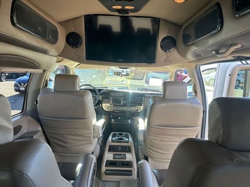 Used 2016 Chevrolet Express 2500 image 21