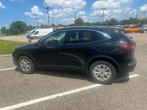 Used 2023 Ford Escape Active w/ Tech Pack #1 AWD/4WD image 2