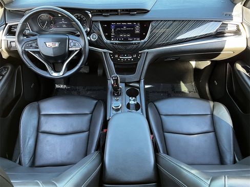 Used 2025 Cadillac XT6 Premium Luxury image 9