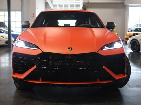 Used 2025 Lamborghini Urus SE AWD/4WD image 2