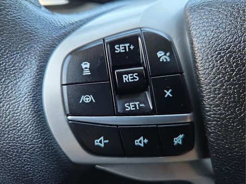 Used 2022 Ford Explorer Limited image 18