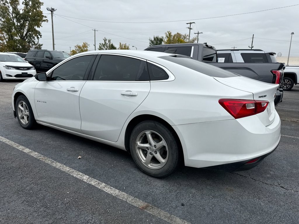 Used 2018 Chevrolet Malibu LS FWD image 2