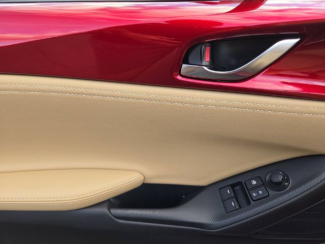 Used 2020 MAZDA MX-5 Miata RF Grand Touring RWD image 15