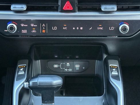 Used 2024 Kia Sorento S FWD image 23