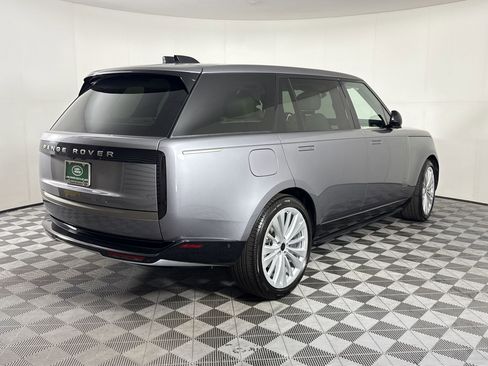 New 2026 Land Rover Range Rover Long Wheelbase SE AWD/4WD image 9