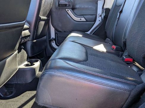 Used 2016 Jeep Wrangler Unlimited Sahara image 23