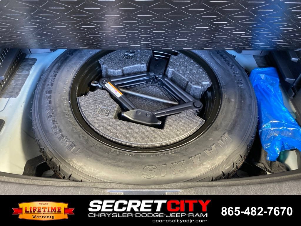 Used 2025 Toyota RAV4 Limited w/ Weather Package AWD/4WD image 29
