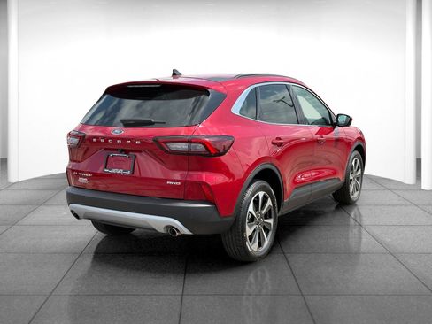 Used 2023 Ford Escape Platinum image 7