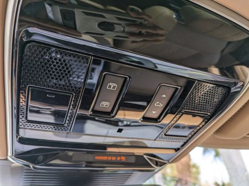 Used 2023 Land Rover Range Rover Autobiography AWD/4WD image 25