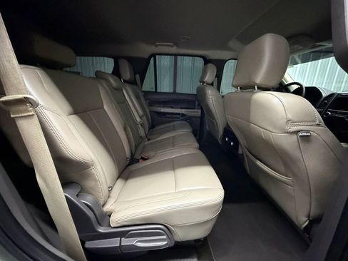 Used 2019 Ford Expedition XLT w/ Equipment Group 202A RWD image 14