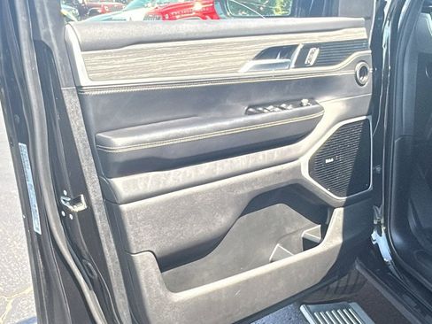 Certified 2022 Jeep Wagoneer Series III w/ Premium Group I AWD/4WD image 14