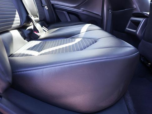 Used 2020 Toyota Camry SE image 28