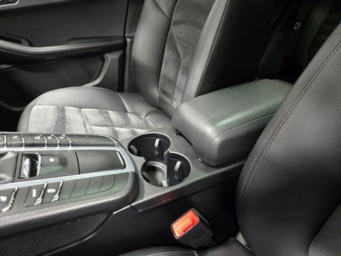 Used 2018 Porsche Macan image 28