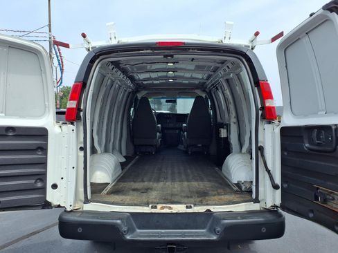 Used 2018 Chevrolet Express 2500 w/ Driver Convenience Package RWD image 17