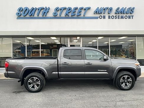 Used 2018 Toyota Tacoma TRD Sport AWD/4WD image 1