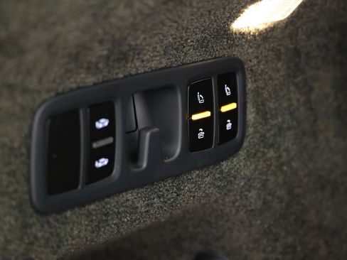 Used 2018 Bentley Bentayga Onyx Edition AWD/4WD image 78