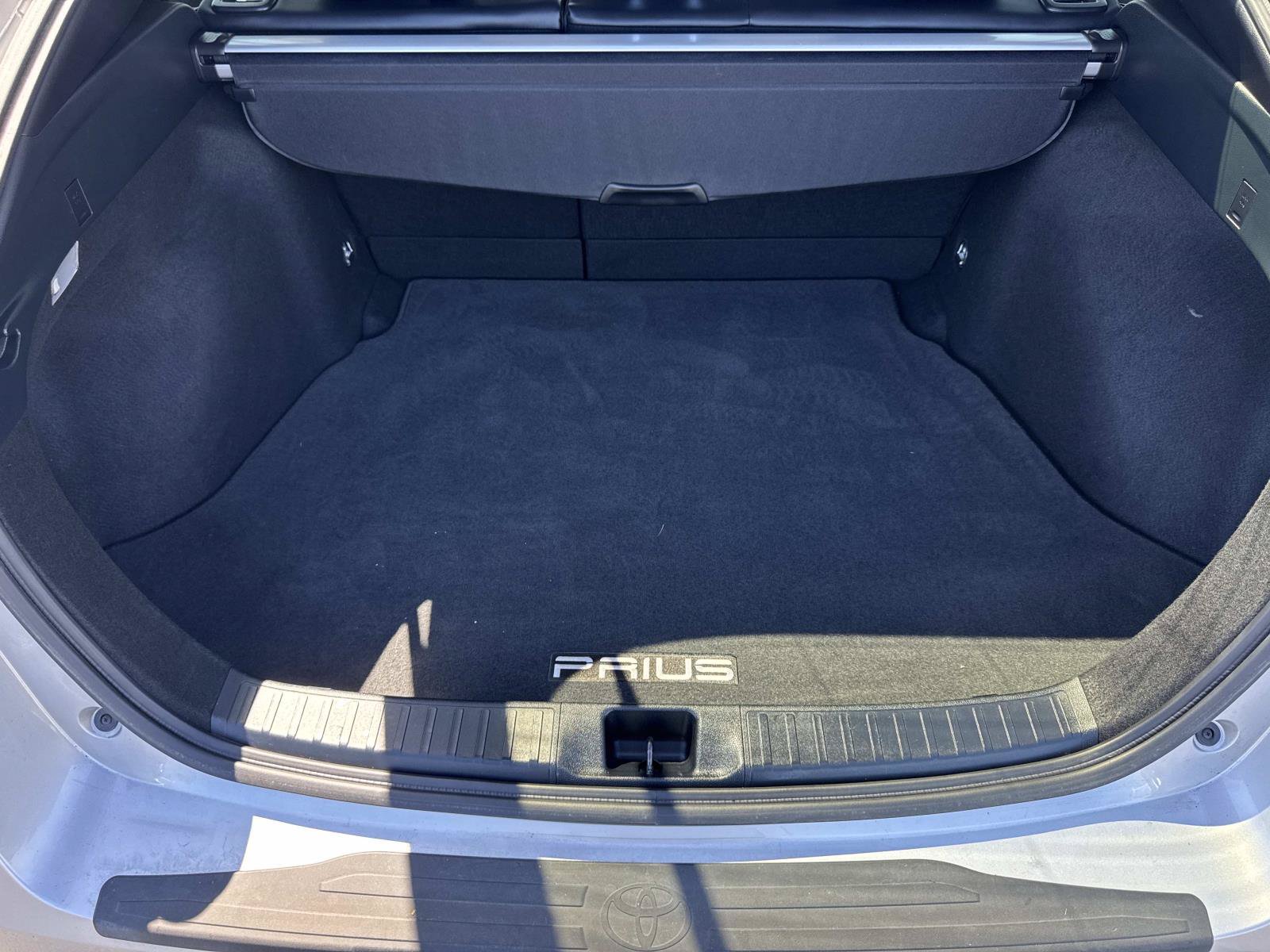 Used 2022 Toyota Prius FWD image 28