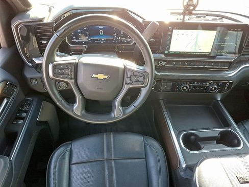 Used 2024 Chevrolet Silverado 2500 High Country w/ High Country Premium Package image 11