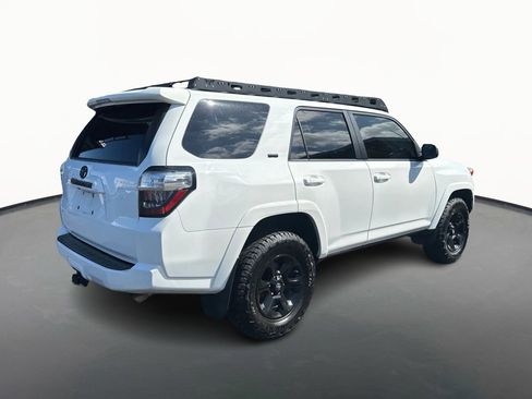 Used 2020 Toyota 4Runner SR5 AWD/4WD image 3