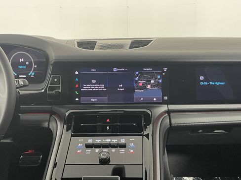 Certified 2026 Porsche Panamera image 19