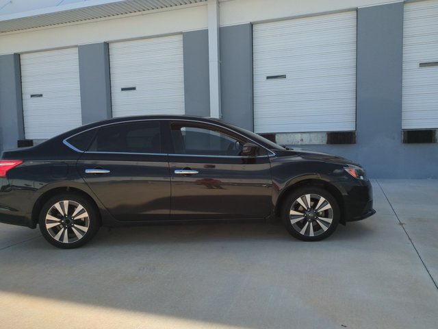 Used 2019 Nissan Sentra SV w/ Special Edition Package FWD image 4
