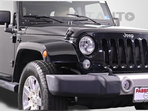 Used 2015 Jeep Wrangler Unlimited Sahara w/ Dual Top Group AWD/4WD image 8