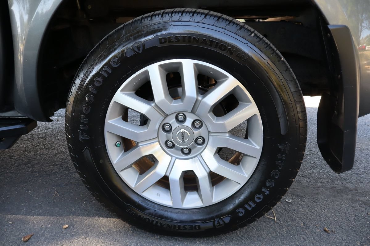 Used 2009 Nissan Frontier LE w/ LE Value Truck Pkg AWD/4WD image 41