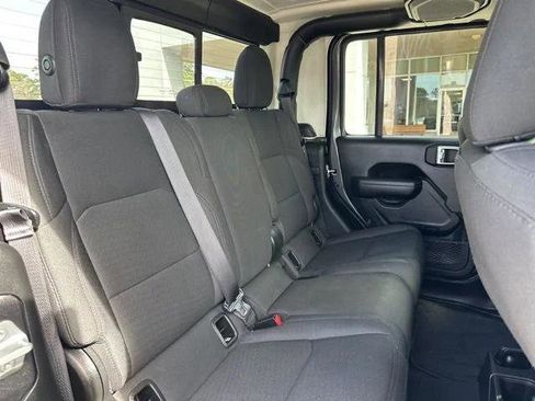Certified 2022 Jeep Gladiator Sport AWD/4WD image 38