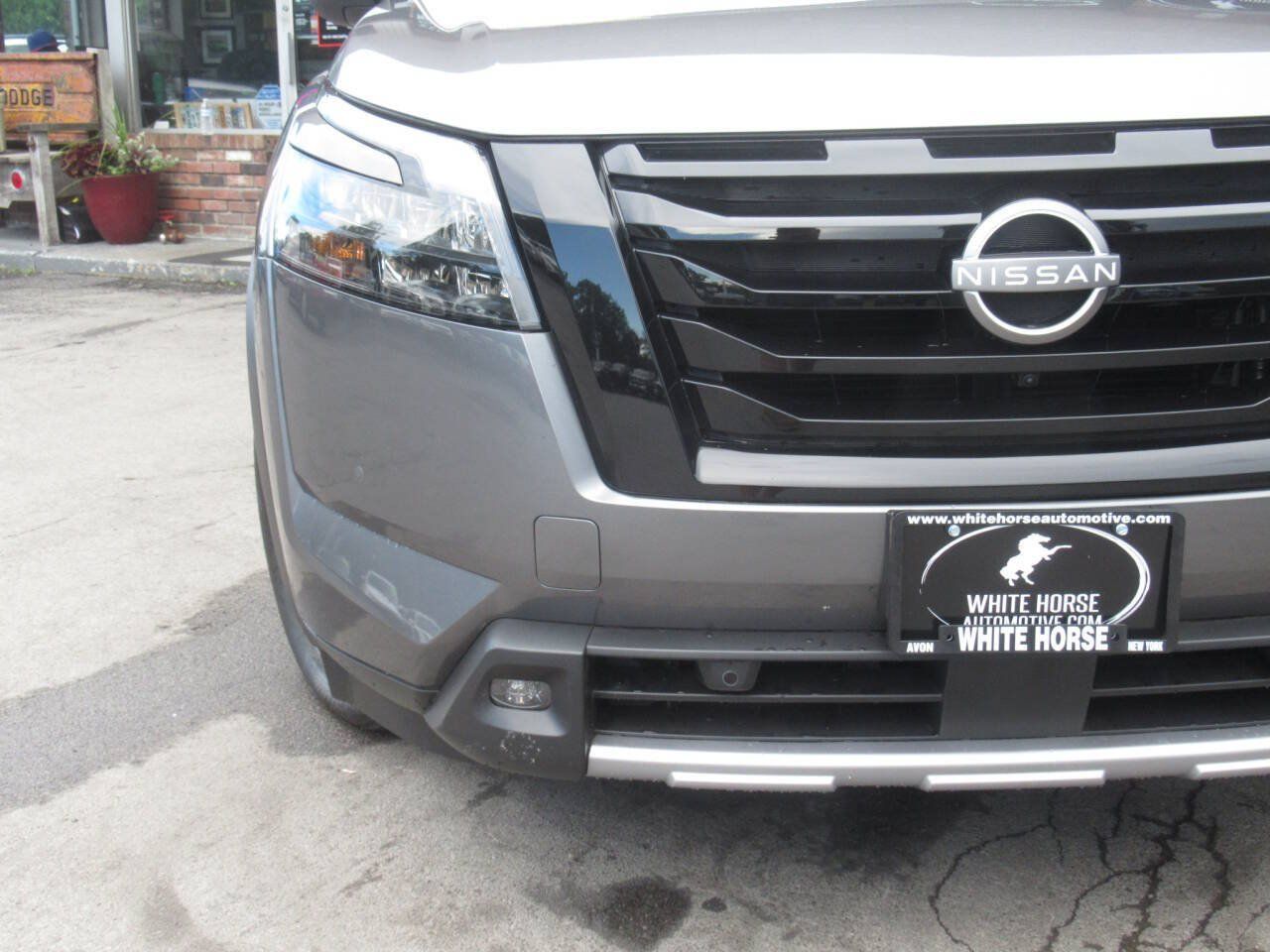 Used 2025 Nissan Pathfinder Platinum AWD/4WD image 2