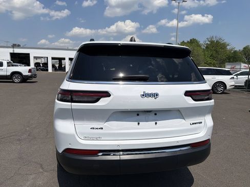 Used 2023 Jeep Grand Cherokee L Limited AWD/4WD image 4