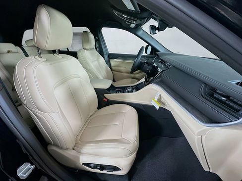 New 2026 Jeep Grand Cherokee Limited AWD/4WD image 35
