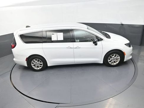 Used 2024 Chrysler Voyager LX FWD image 18