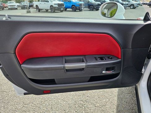 Used 2014 Dodge Challenger R/T image 22