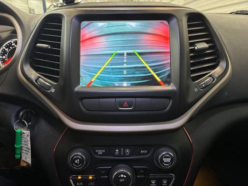 Used 2015 Jeep Cherokee Latitude AWD/4WD image 19
