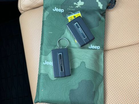 Used 2025 Jeep Grand Cherokee L Summit w/ Obsidian Package image 30