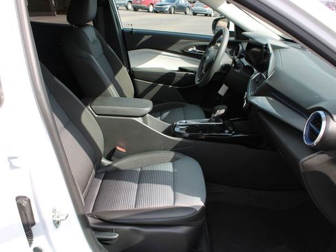 Used 2025 Chevrolet Trax LT image 23