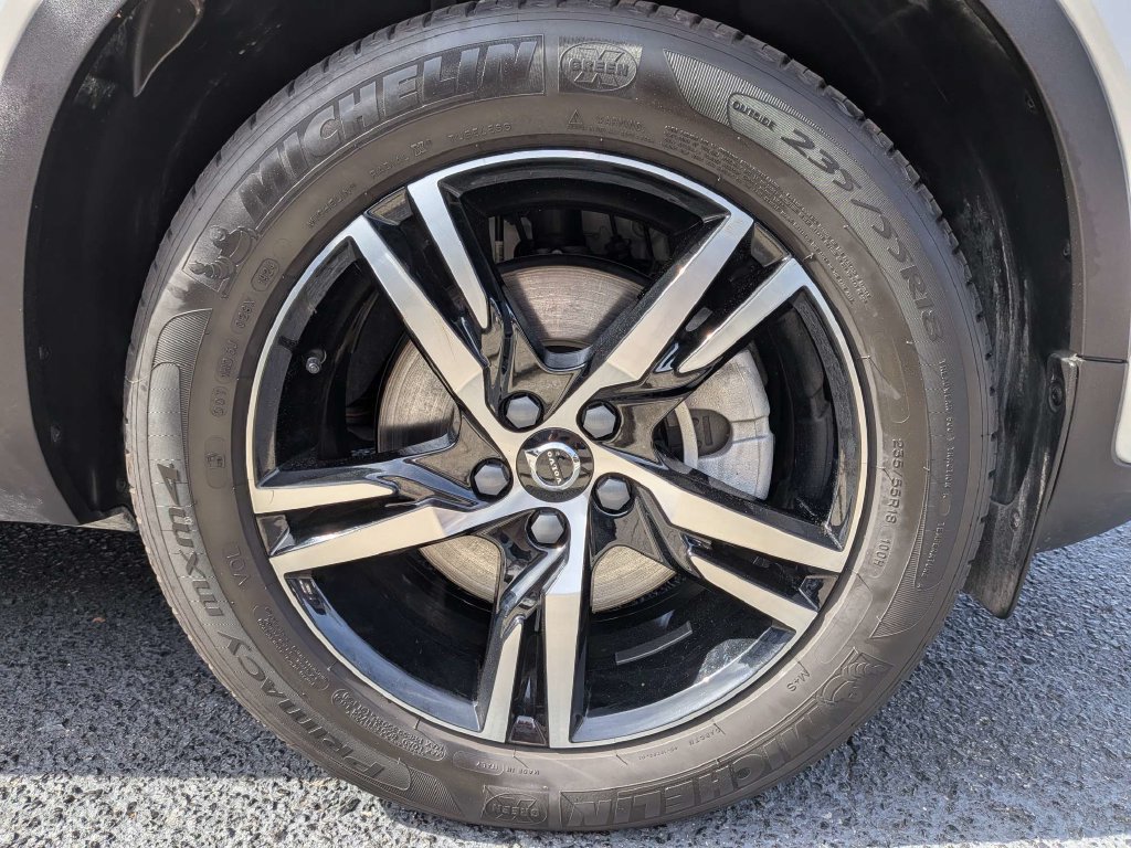 Used 2025 Volvo XC40 B5 Core AWD/4WD image 12
