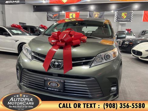 Used 2019 Toyota Sienna XLE image 1