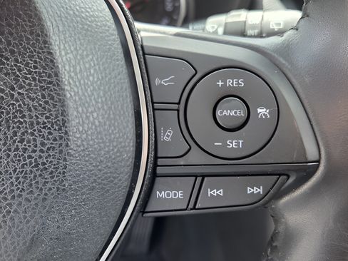 Used 2019 Toyota RAV4 XLE Premium FWD image 23