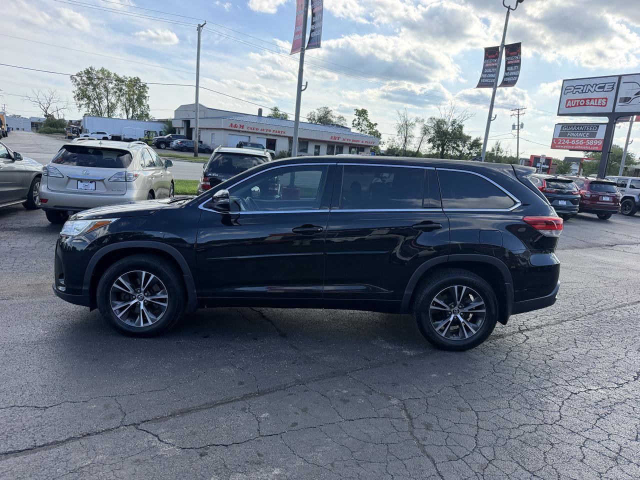 Used 2017 Toyota Highlander Plus AWD/4WD image 4