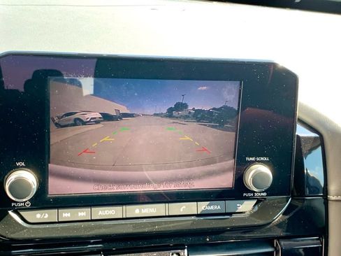 Used 2022 Nissan Pathfinder SV FWD image 34