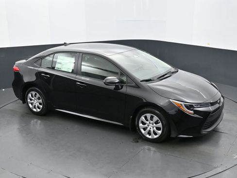Used 2025 Toyota Corolla LE image 33